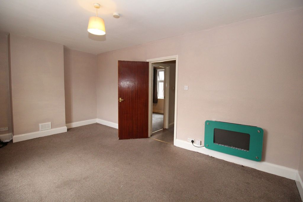 Property photo 1 of 3