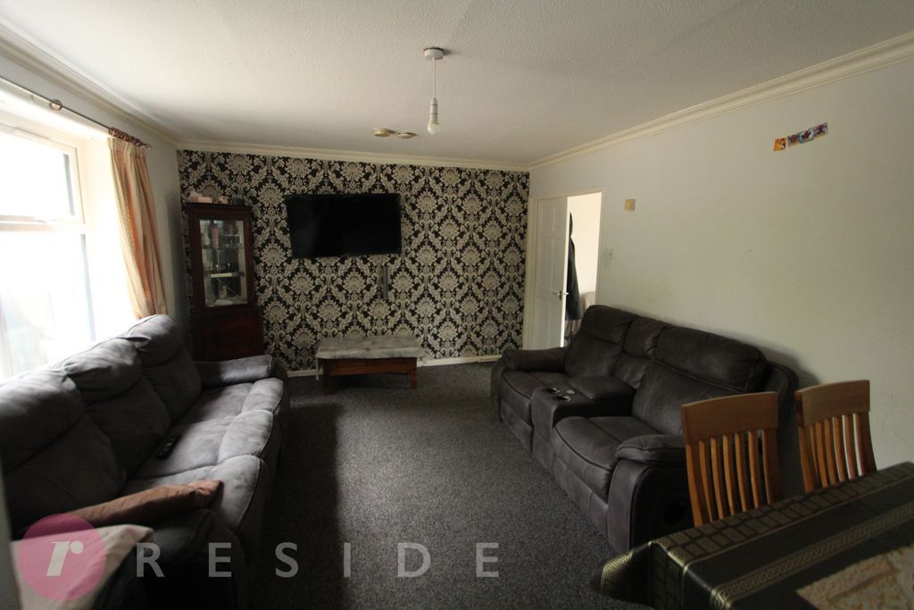 Property photo 2 of 9 Lounge