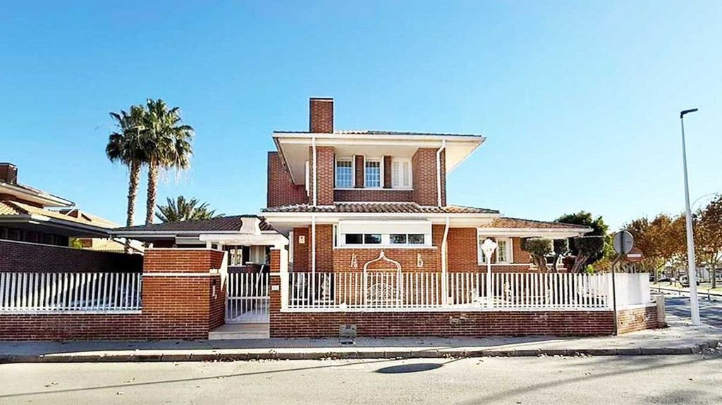 Property photo 1 of 41