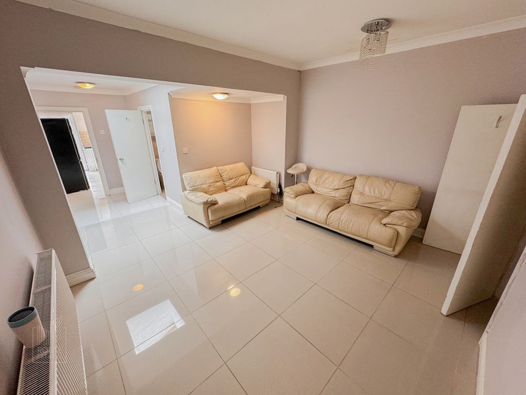 Property photo 1 of 11 Photo 5