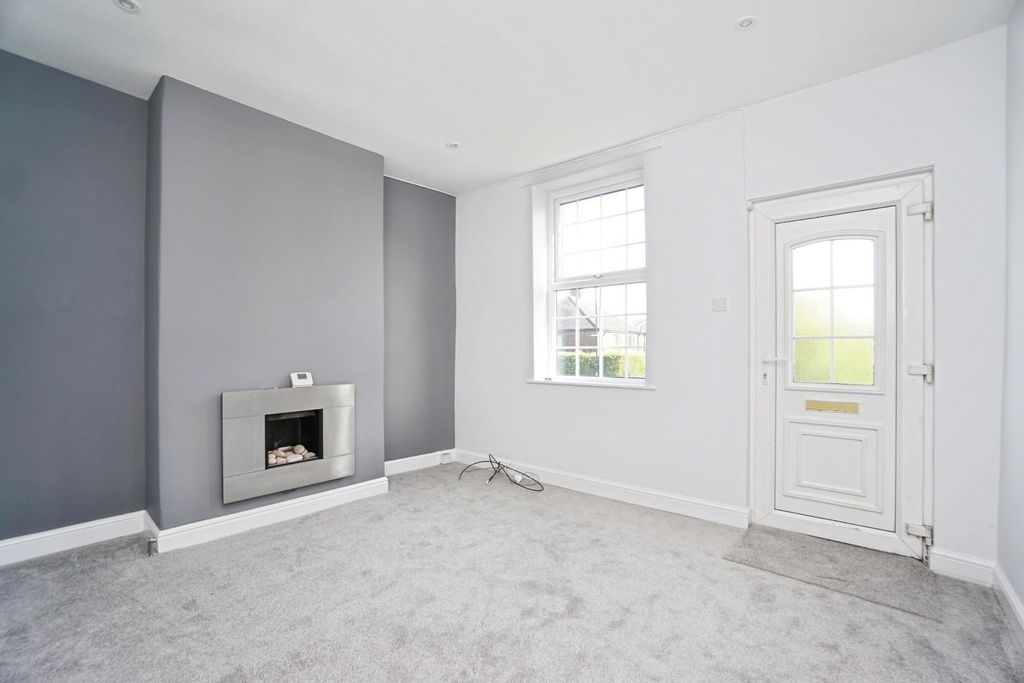Property photo 3 of 14 Living Room