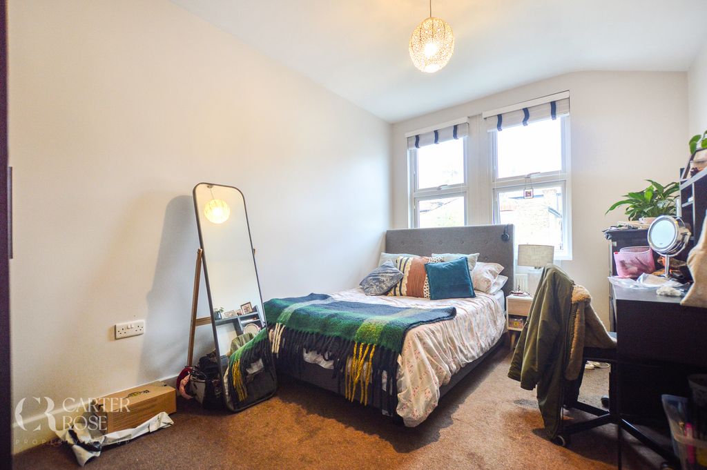 Property photo 2 of 10 Bedroom