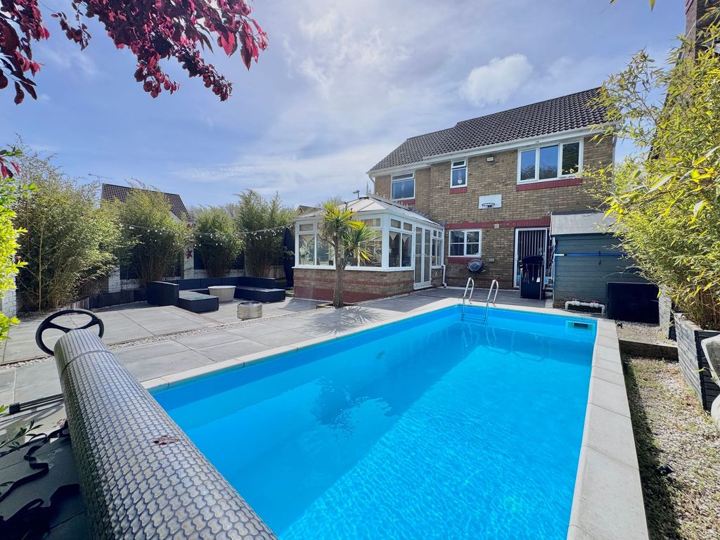 Property photo 2 of 32