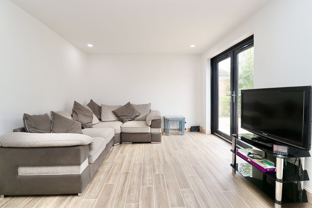 Property photo 3 of 15 Img_3991
