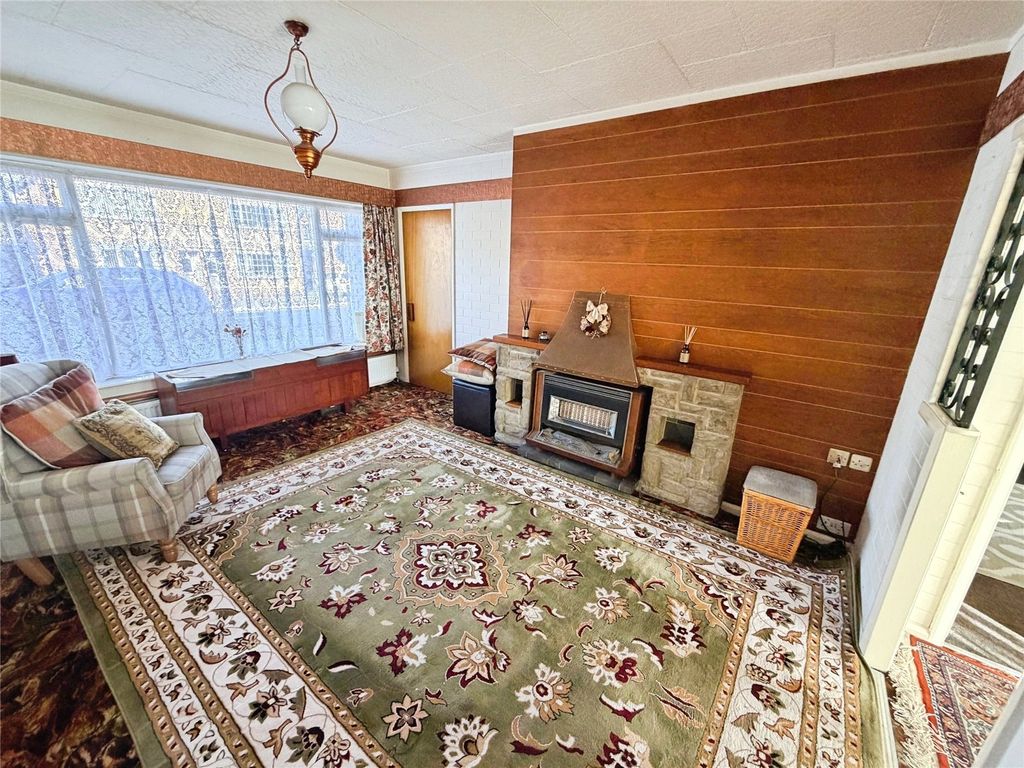 Property photo 3 of 15 Lounge