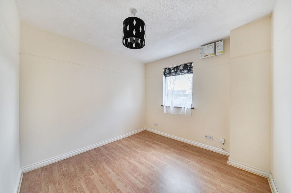 Additional image 6 of 1 bed flat for saleMeon Close, Petersfield GU32