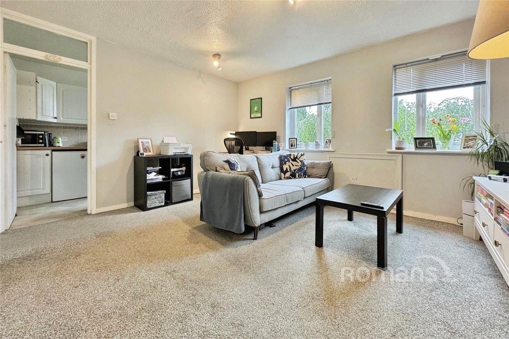Property photo 3 of 8 Picture No. 12