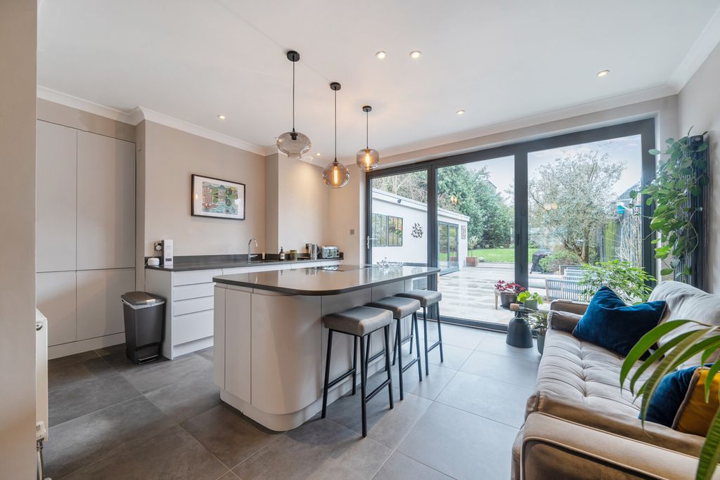 Property photo 2 of 19 Kitchen