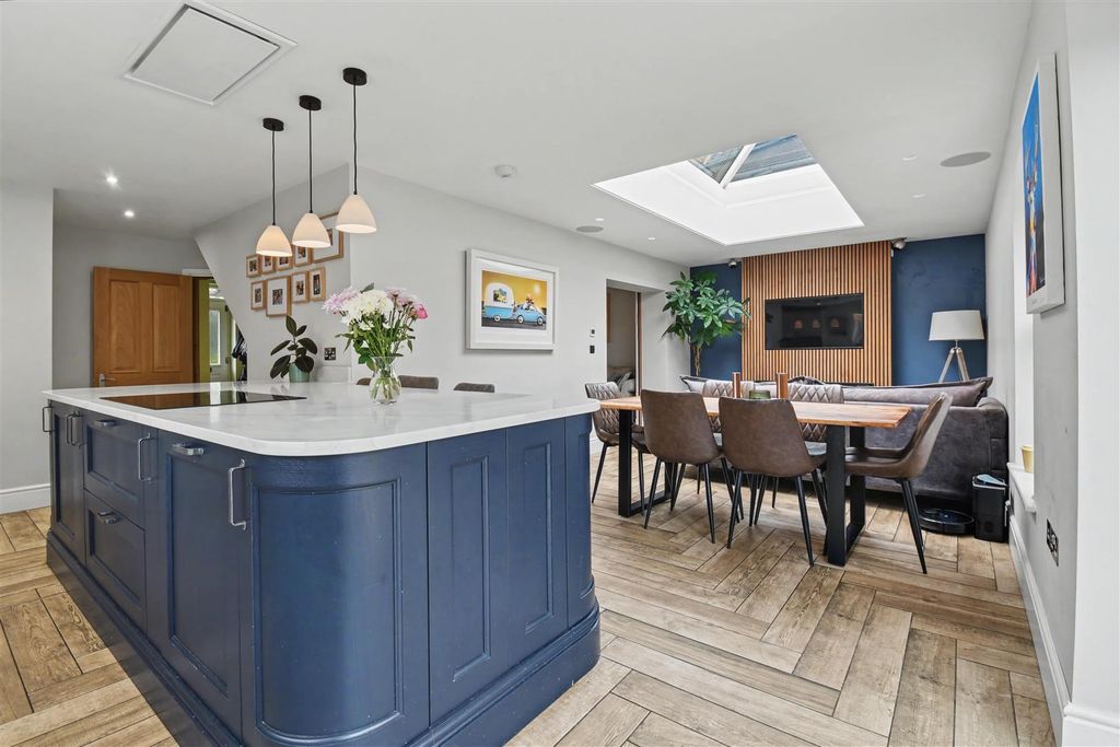 Property photo 2 of 25 Kitchen Dinng Living