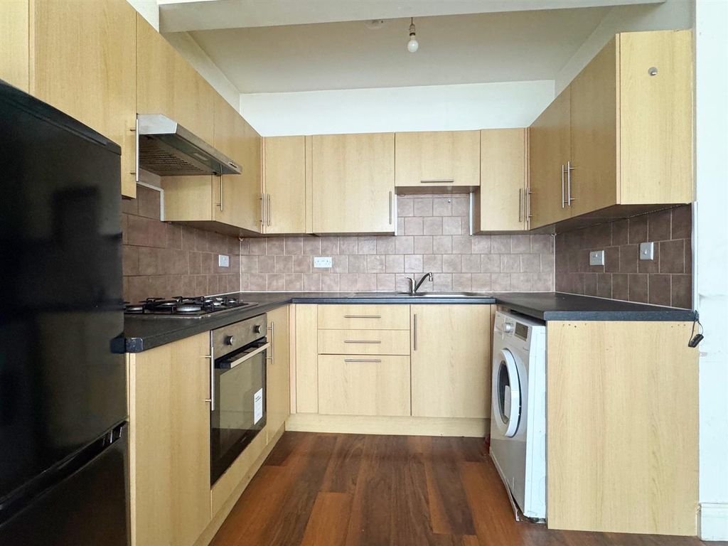 Property photo 3 of 9 Kitchen_Inpixio.Jpg