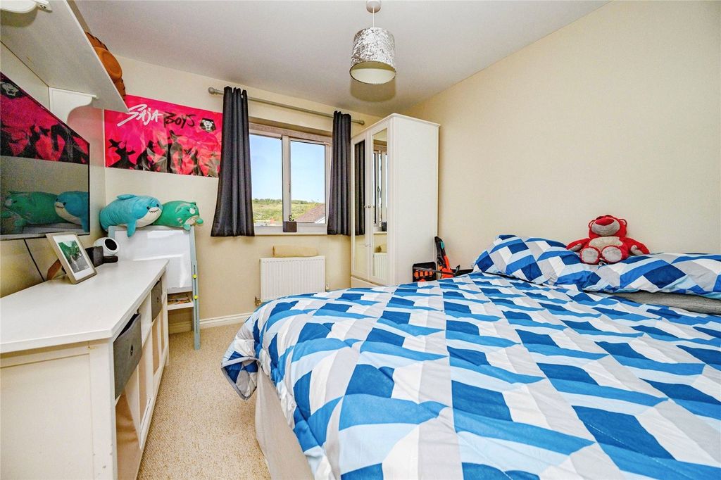 Additional image 17 of 5 bed end terrace house for saleFossett Grove, Dunstable, Bedfordshire LU6