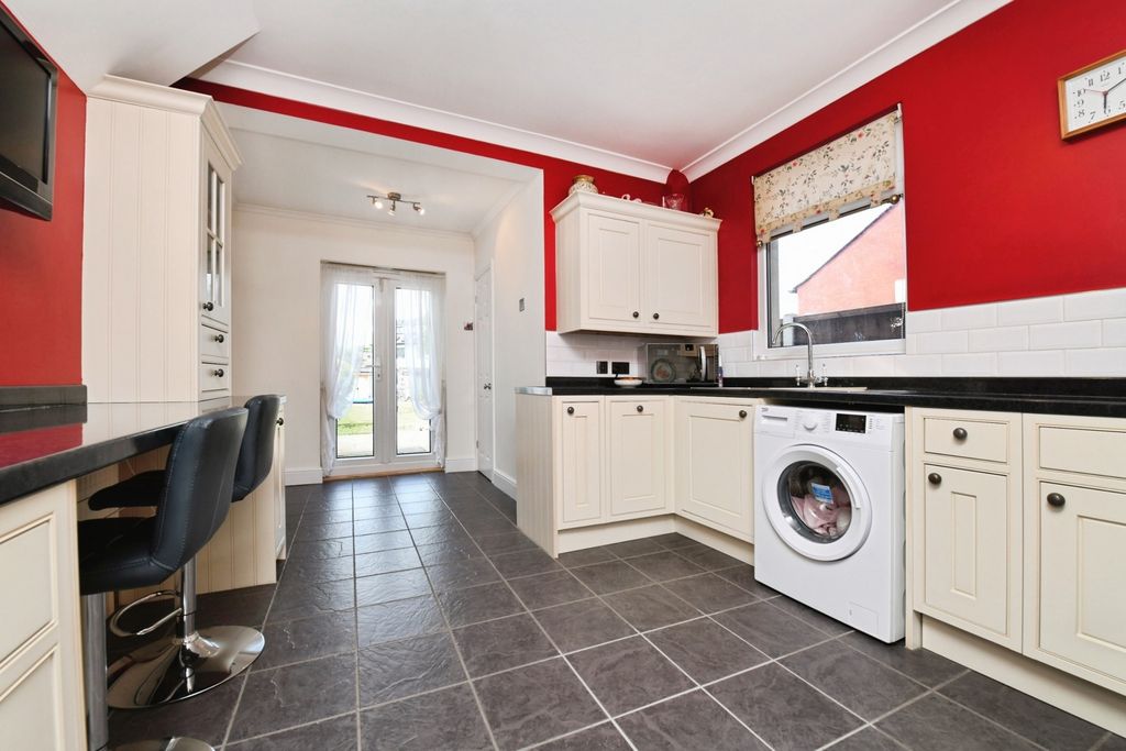 Property photo 2 of 19 Kitchen/Breakfast Rm
