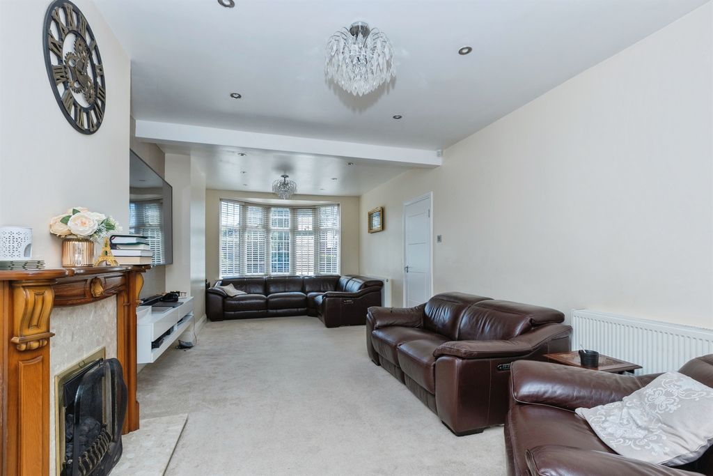 Property photo 2 of 18