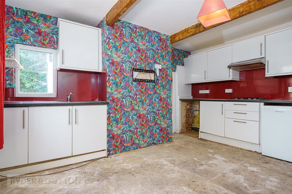 Property photo 2 of 25 Kitchen