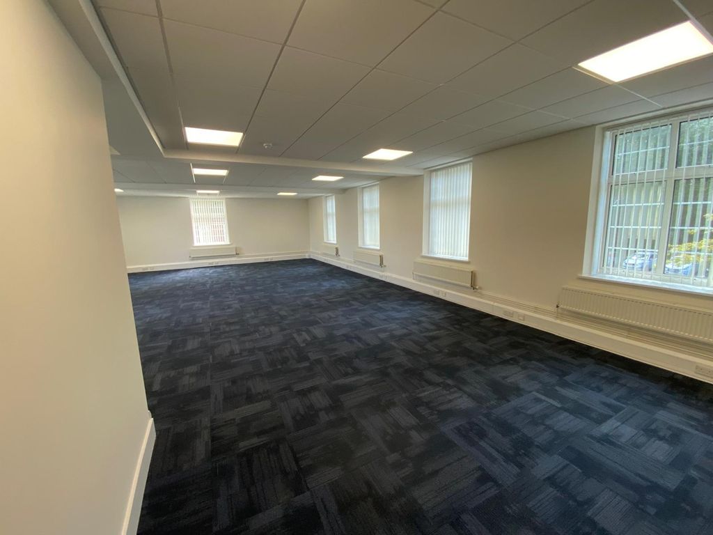 Property photo 1 of 11 40-10 Office To Let