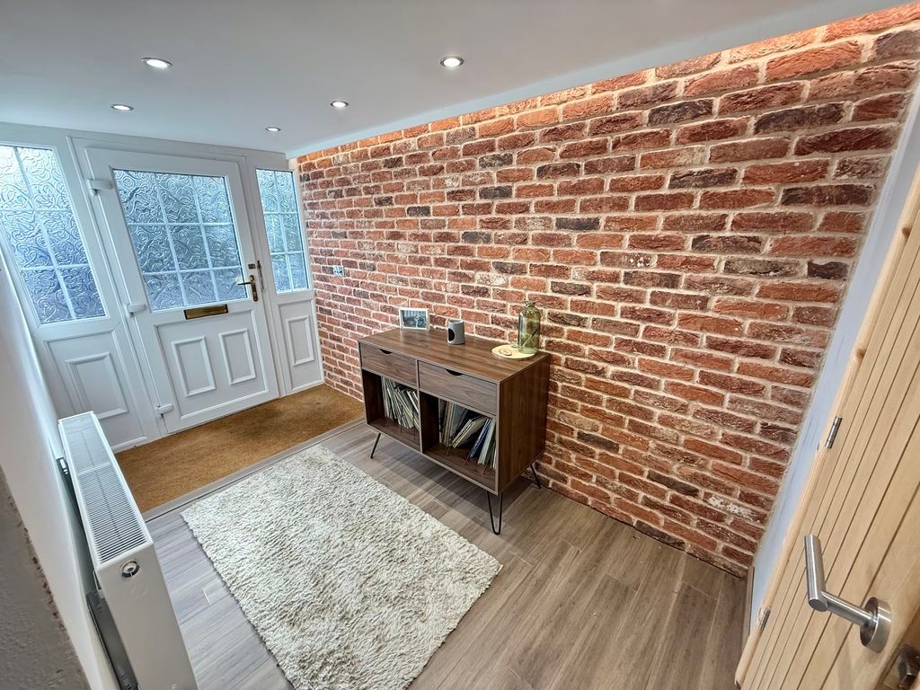 Property photo 2 of 16 Entrance Hall