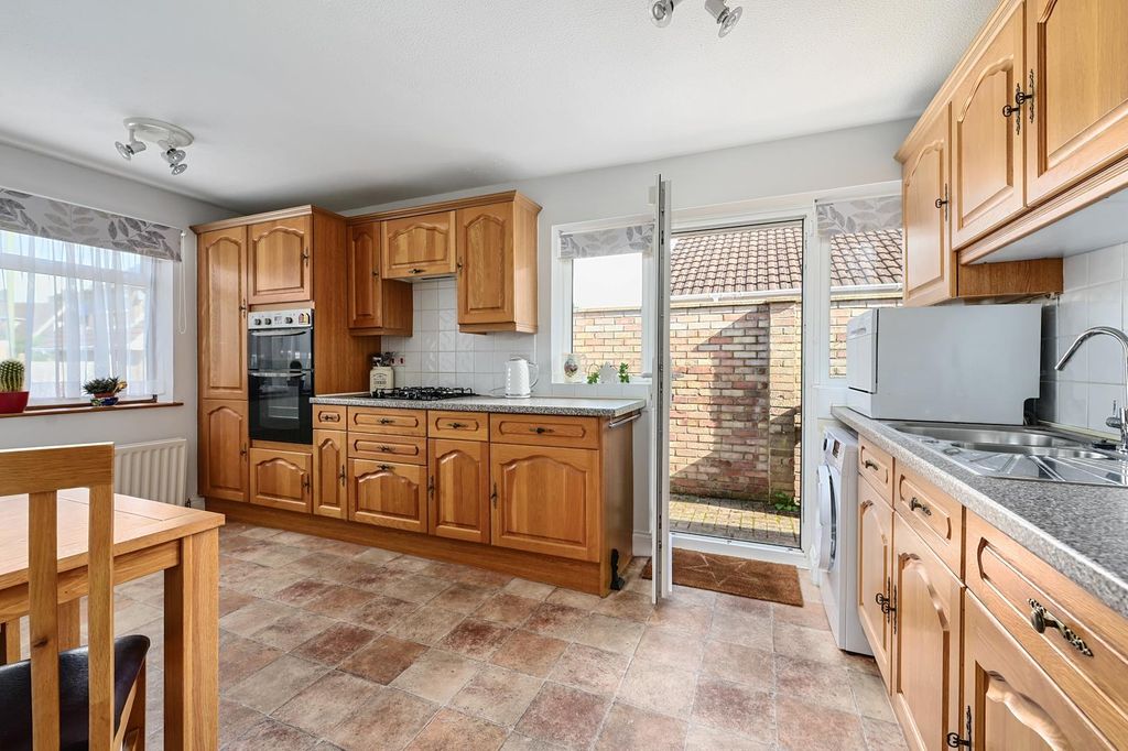 Property photo 2 of 9 Kitchen