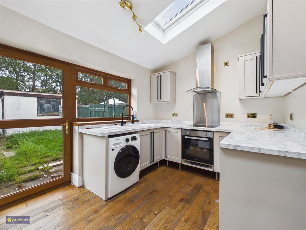 Property photo 1 of 6 Kitchen