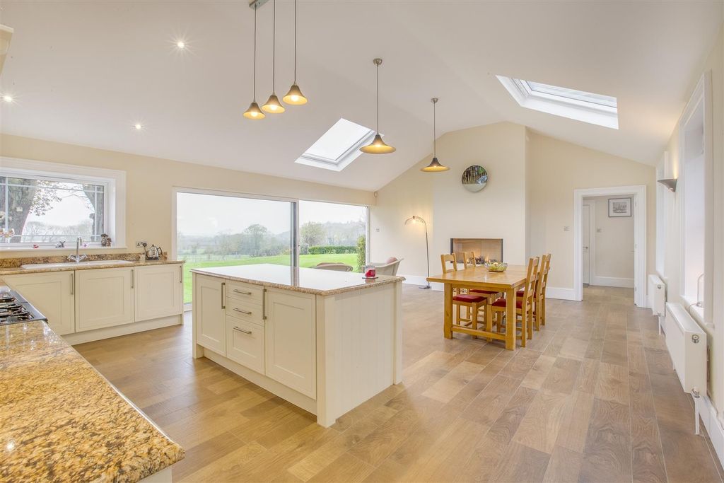 Additional image 5 of 6 bed detached house for saleThe Ride, Totternhoe, Bedfordshire LU6