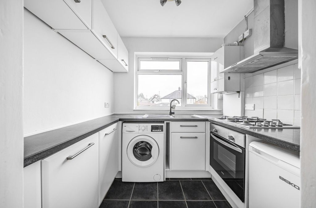 Property photo 3 of 8 Kitchen