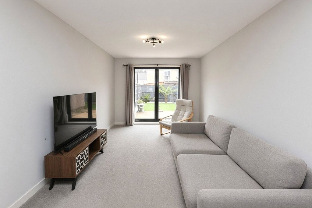 Property photo 2 of 11 Picture No. 27