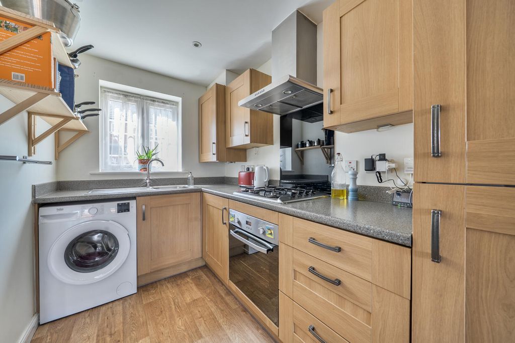 Property photo 3 of 14 Kitchen