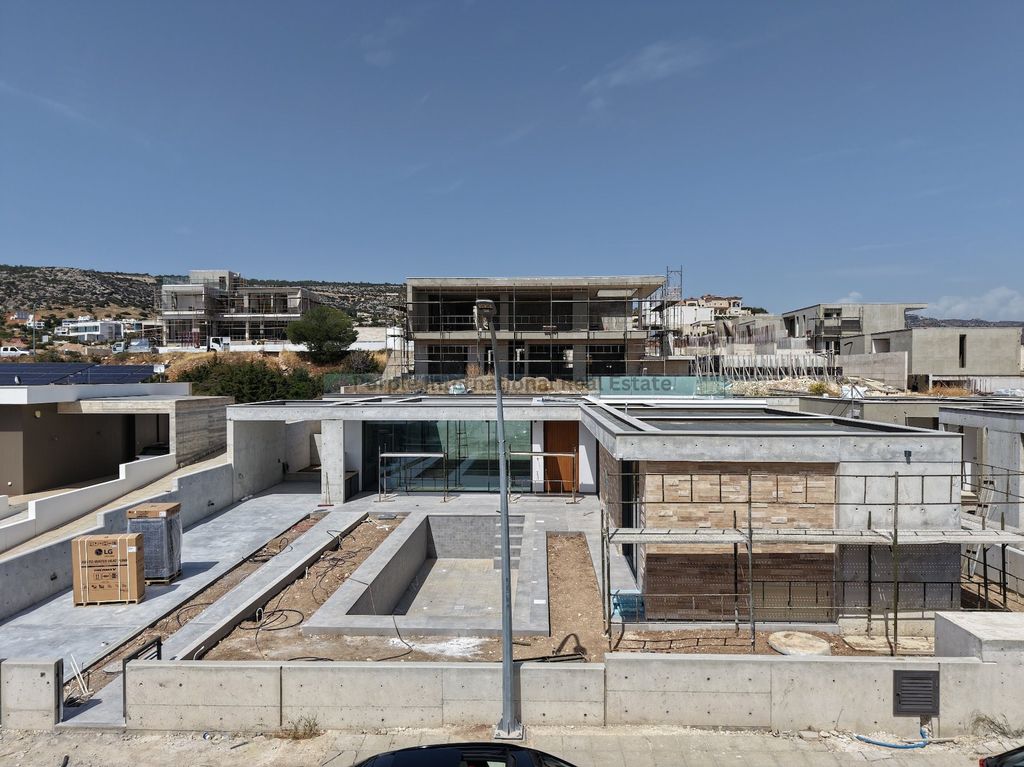 Property photo 1 of 41