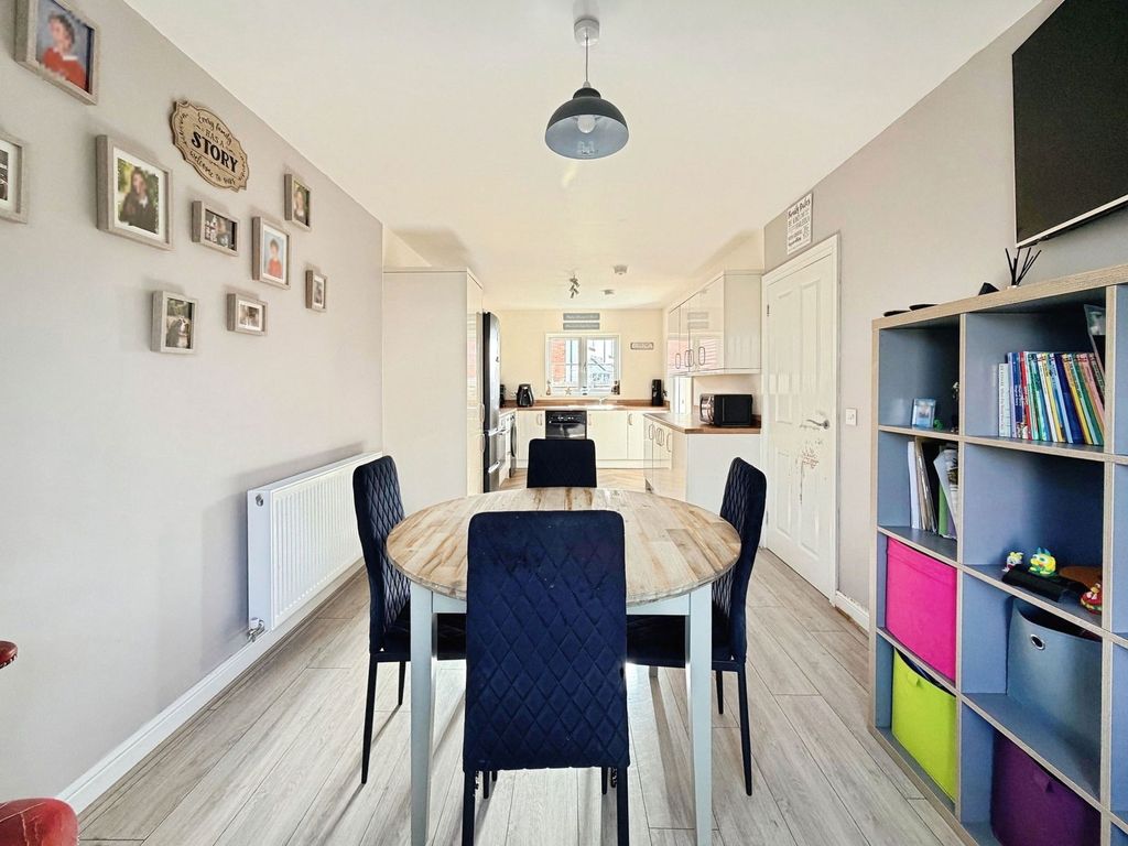 Property photo 3 of 21