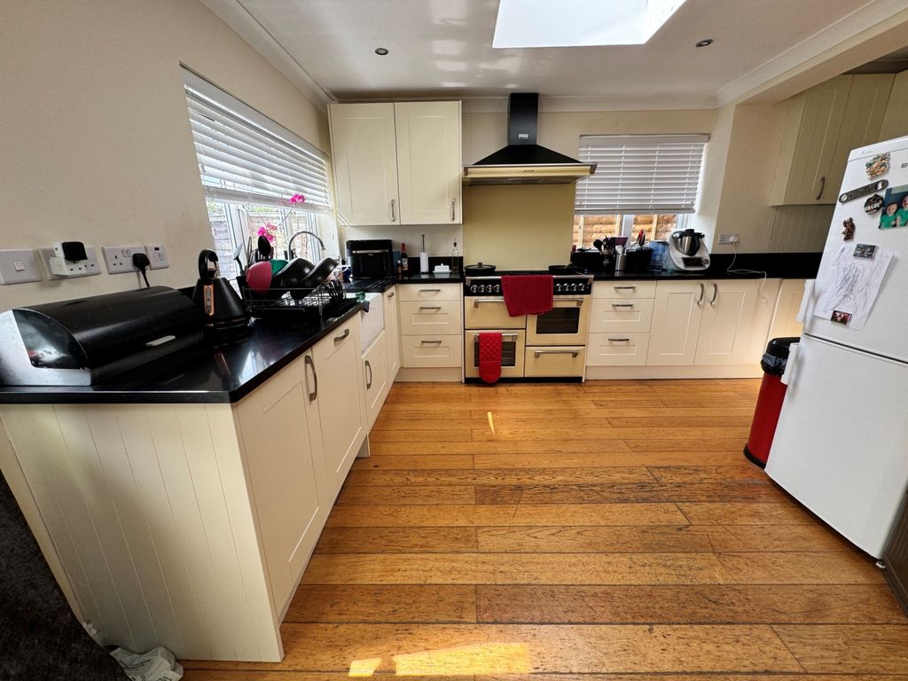 Property photo 3 of 11 Gallery