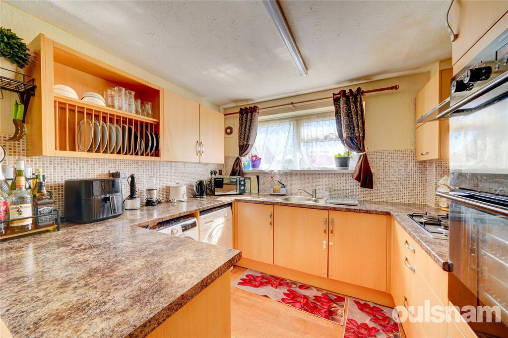 Property photo 2 of 17 Picture No. 11
