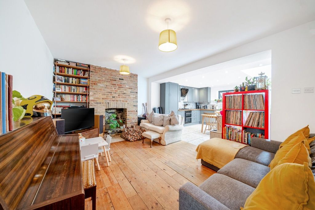 Property photo 1 of 20 Picture No. 12