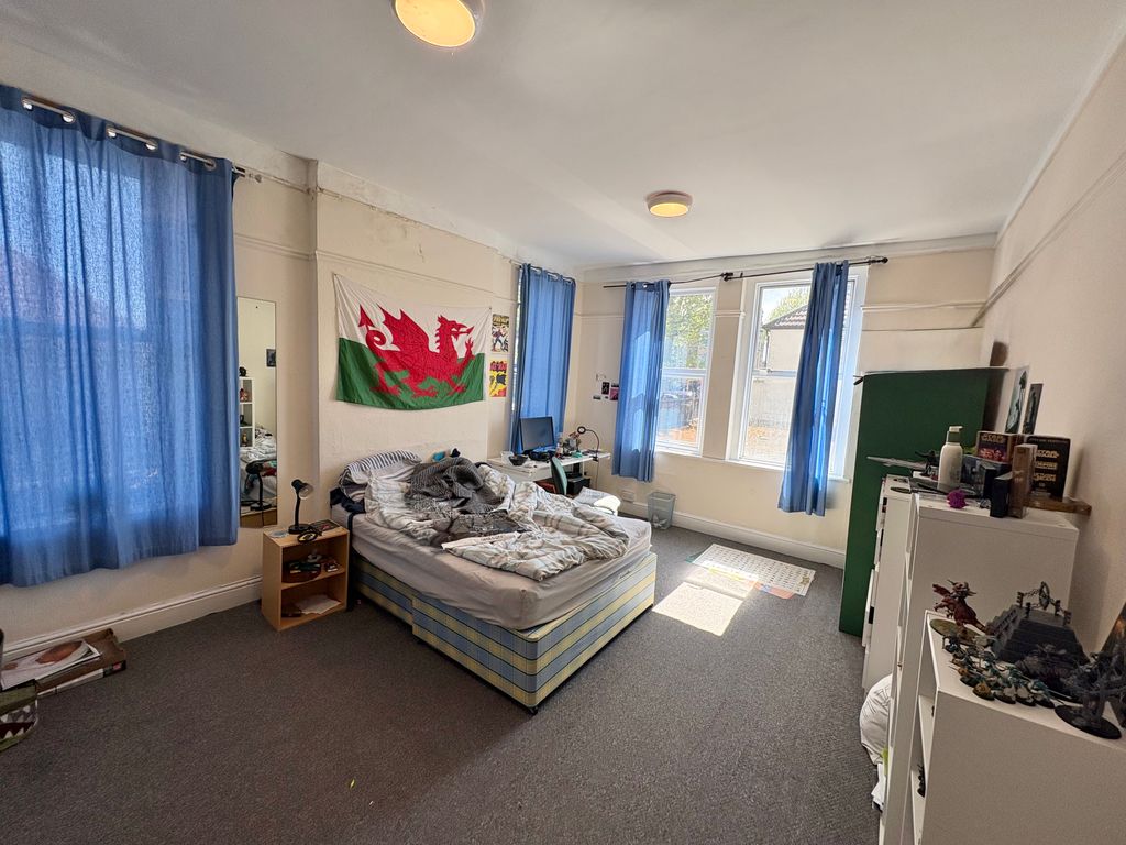 Property photo 3 of 8