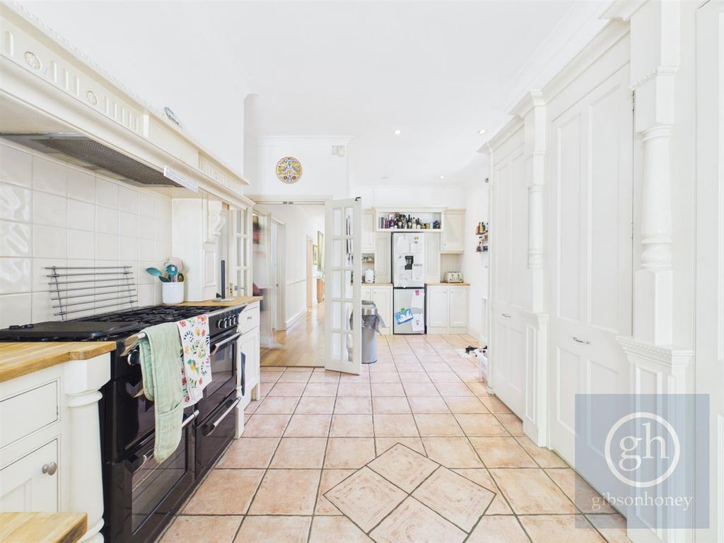 Property photo 2 of 14 Cam05080G0-Pr0490-Still016.Jpg