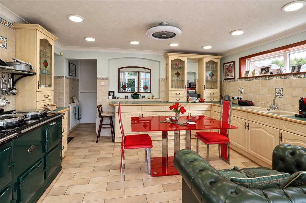 Property photo 2 of 16