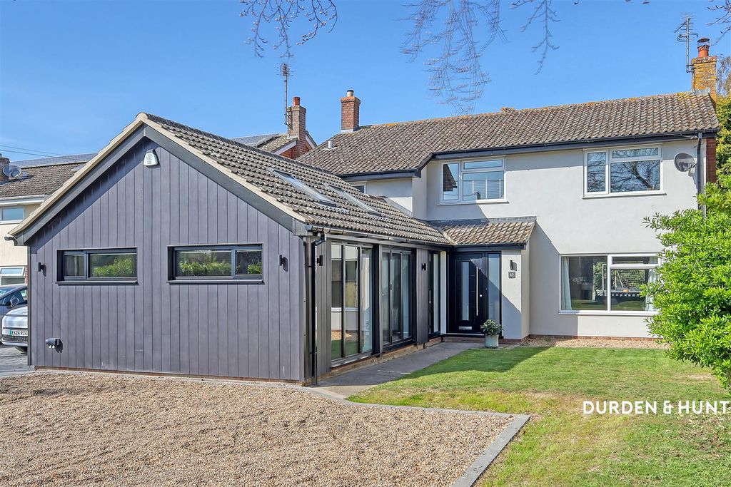 Property photo 1 of 33 Malting Green Road