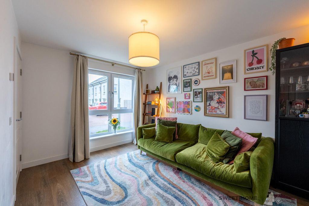 Property photo 2 of 28 Living Room