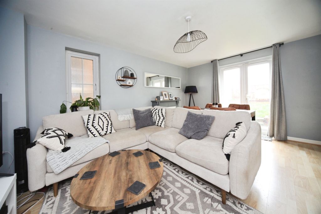 Property photo 3 of 11