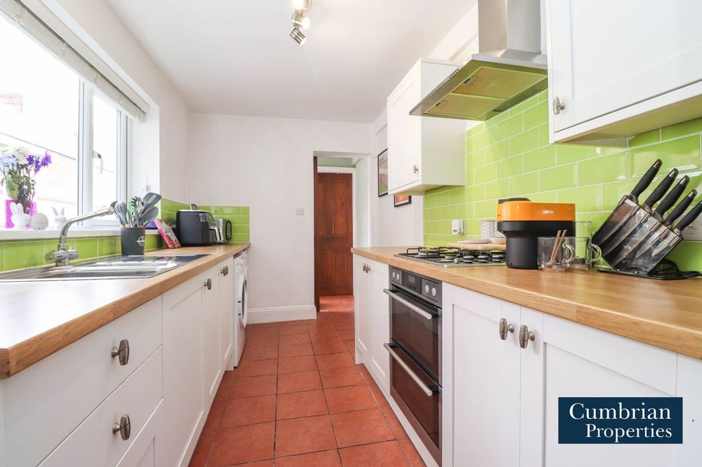 Property photo 2 of 18 Kitchen