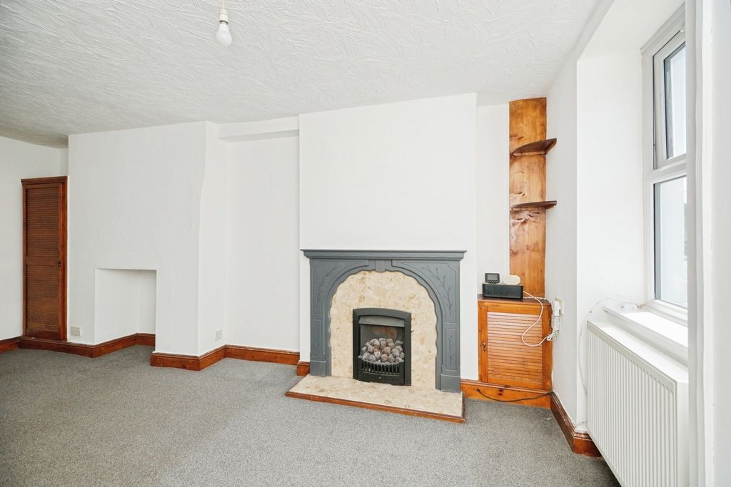 Property photo 2 of 20 Pbox-Img.Jpg