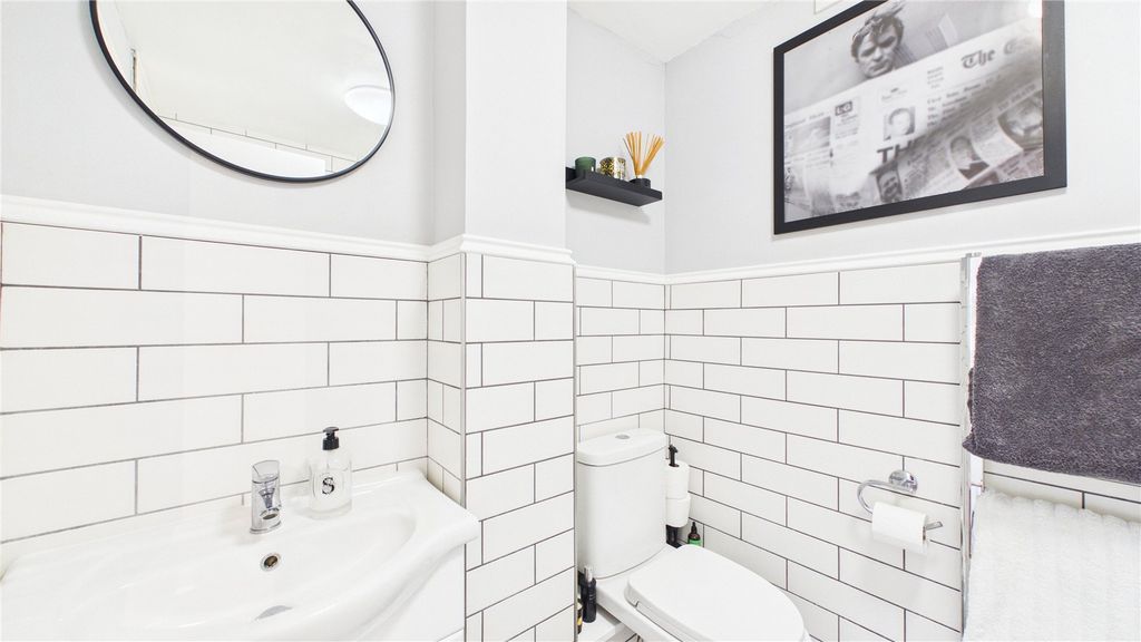 Additional image 10 of 2 bed flat for saleLightwater, Surrey GU18