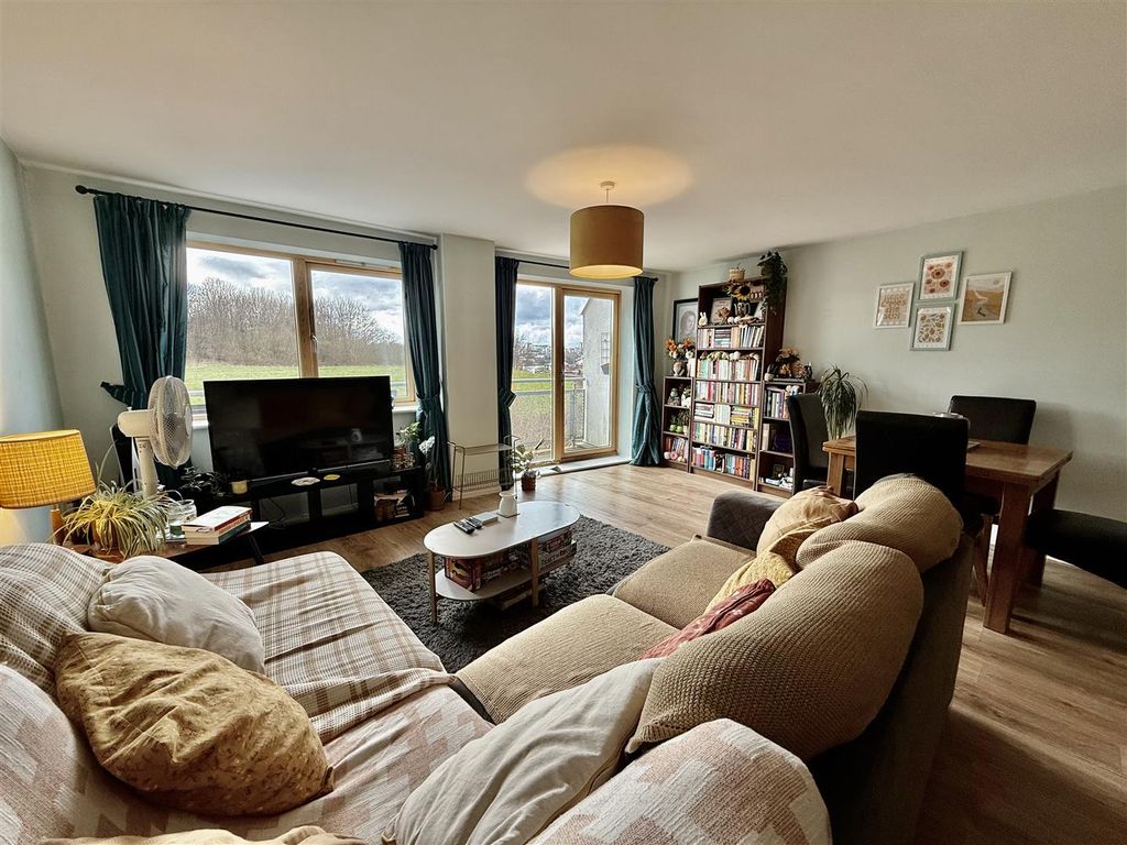 Property photo 3 of 15 Lounge/Kitchen