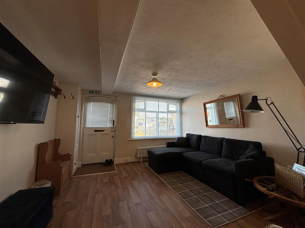 Property photo 3 of 14 Living Room