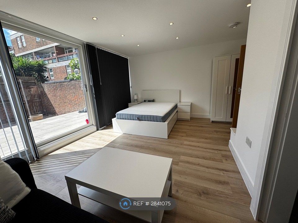 Property photo 2 of 17 Xl En-Suite Double