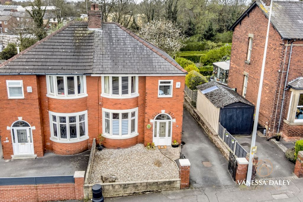 Property photo 2 of 43