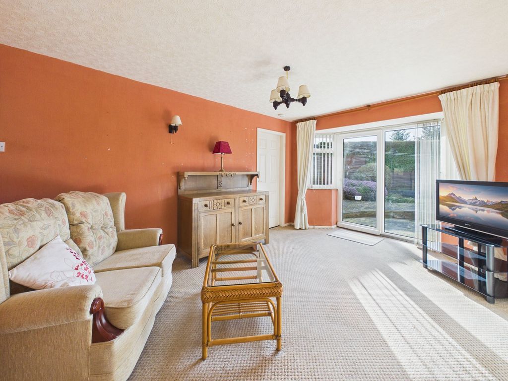 Property photo 3 of 13 Lounge