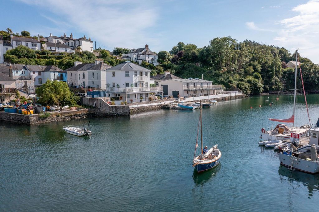 Property photo 2 of 19