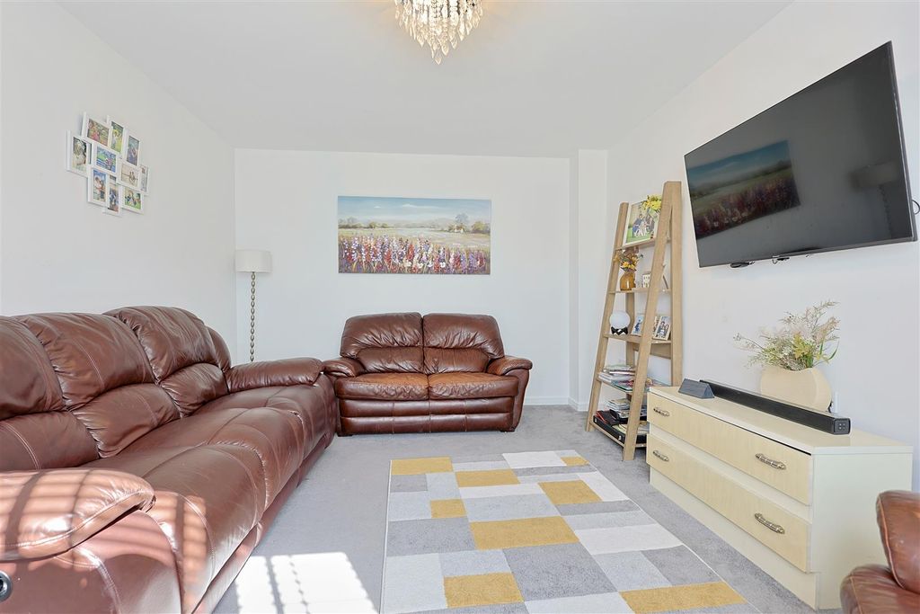 Property photo 3 of 26 5011Acdd-2360-48Ba-8A1C-93A41Bdf47F6_1_201_A.Jpeg