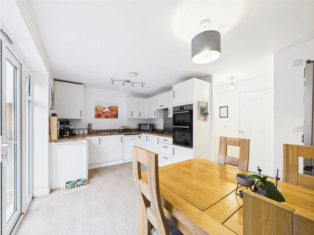 Property photo 3 of 14 Kitchen