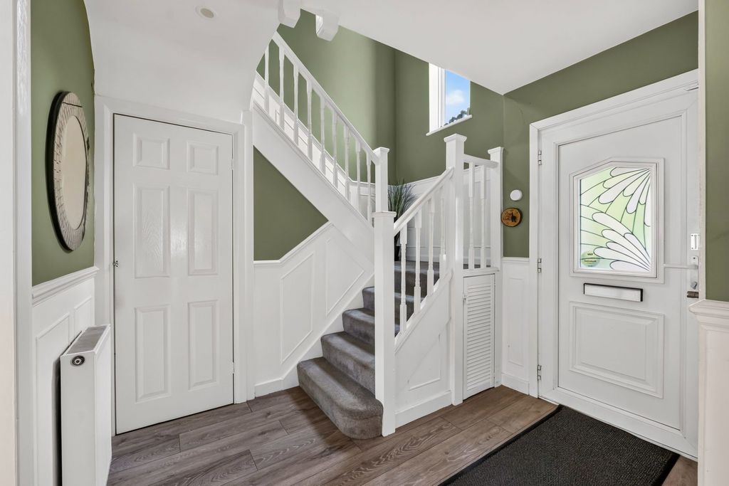 Property photo 2 of 25
