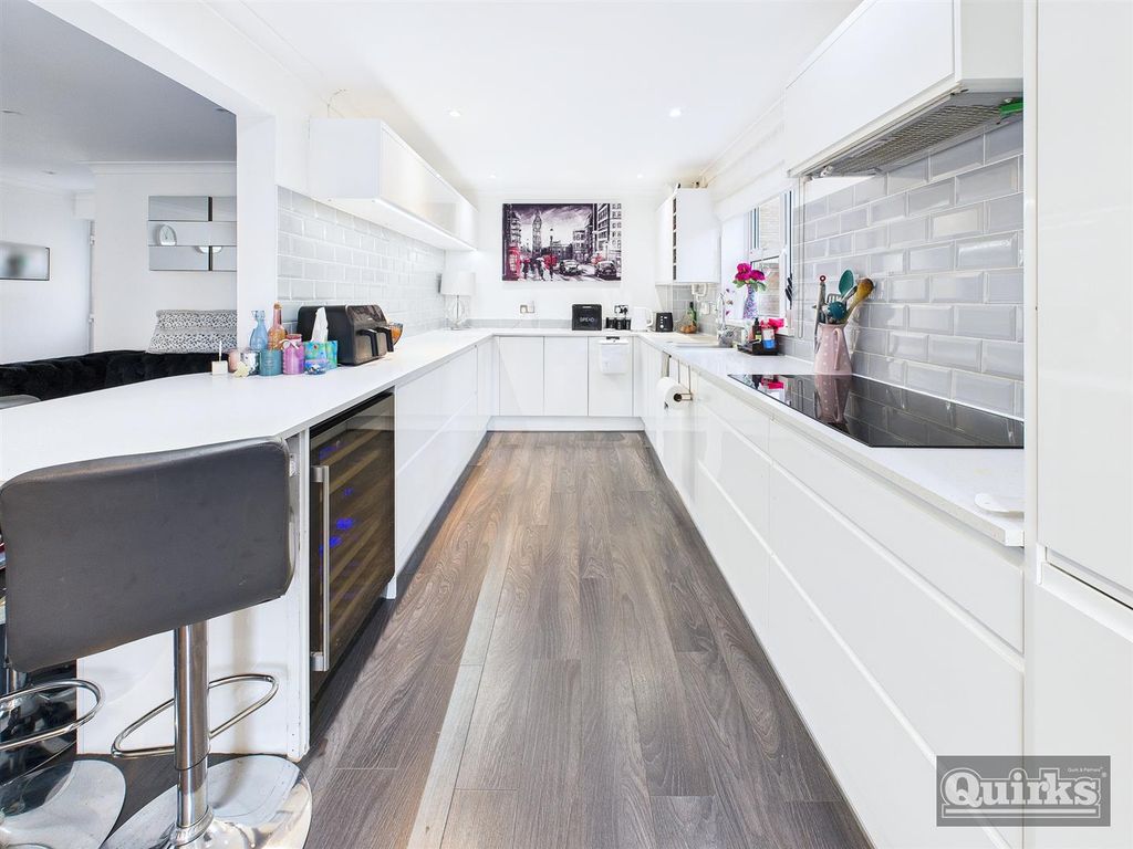 Property photo 2 of 14 Cam02342G0-Pr0146-Still003.Jpg